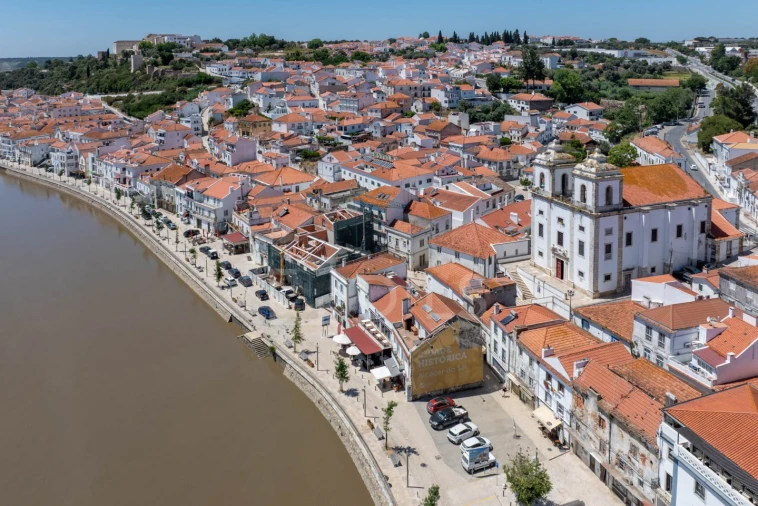 Moradia T4 para Venda em Santa Maria do Castelo e Santiago e Santa Susana Foto 37