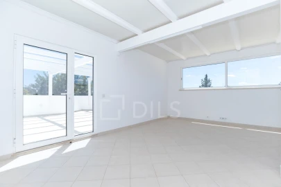 Moradia T4 para Venda em Quarteira