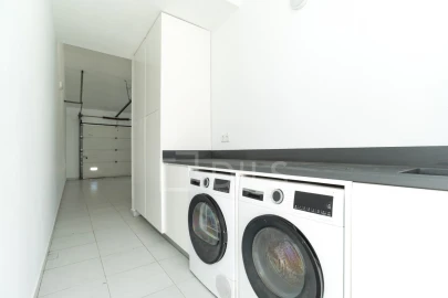 Moradia T4 para Venda em Quarteira