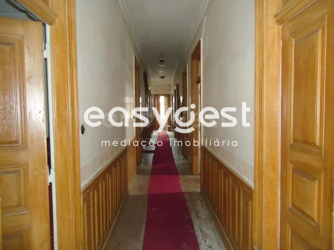 Moradia T19 para Venda em Tortosendo Foto 11