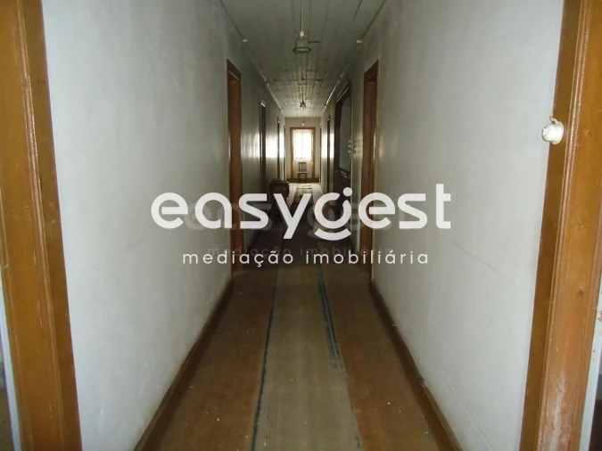 Moradia T19 para Venda em Tortosendo Foto 44