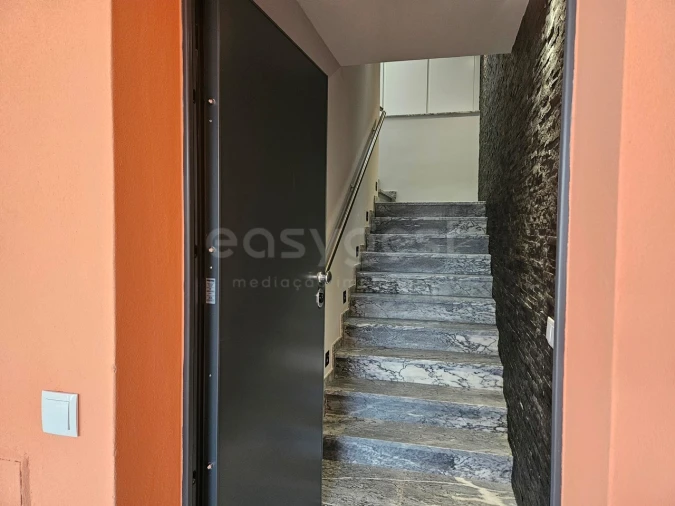 Apartamento T3 para Venda em Estômbar e Parchal Foto 2