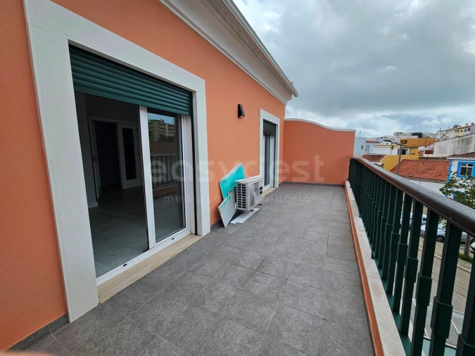 Apartamento T3 para Venda em Estômbar e Parchal Foto 3