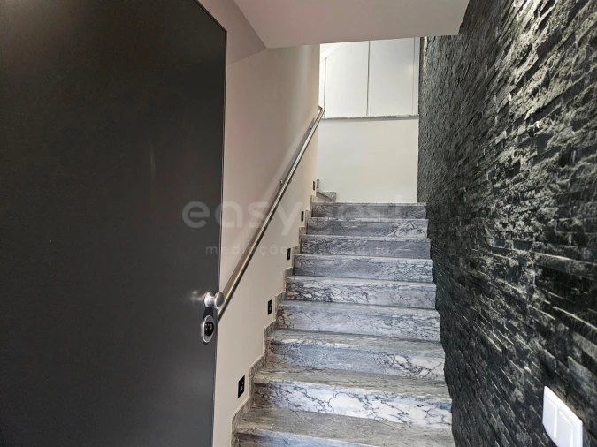 Apartamento T3 para Venda em Estômbar e Parchal Foto 4