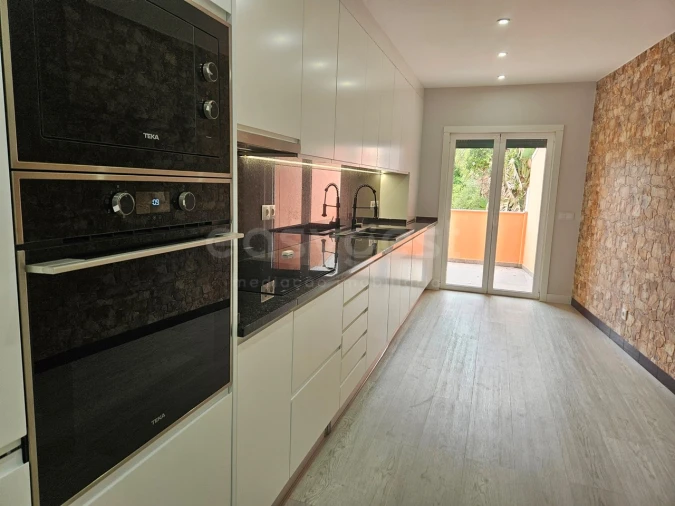 Apartamento T3 para Venda em Estômbar e Parchal