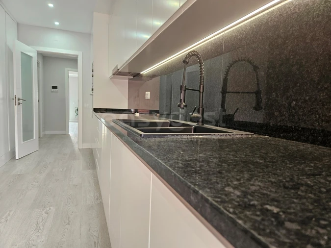 Apartamento T3 para Venda em Estômbar e Parchal Foto 21