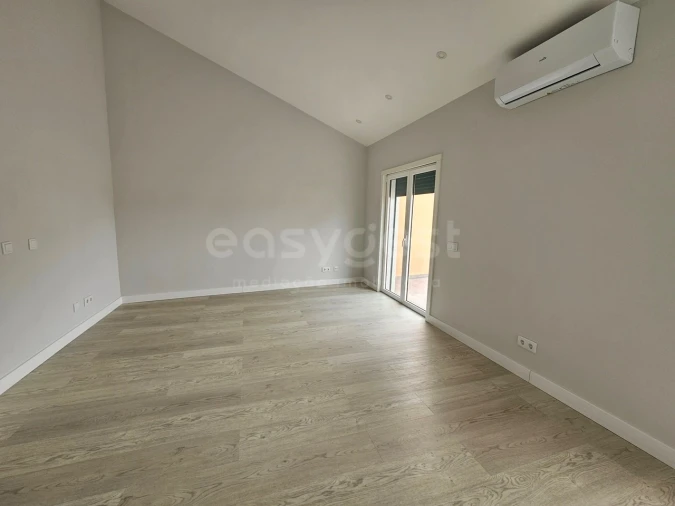 Apartamento T3 para Venda em Estômbar e Parchal Foto 25