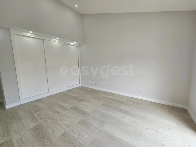 Apartamento T3 para Venda em Estômbar e Parchal Foto 26