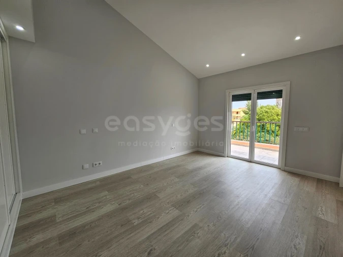 Apartamento T3 para Venda em Estômbar e Parchal Foto 27