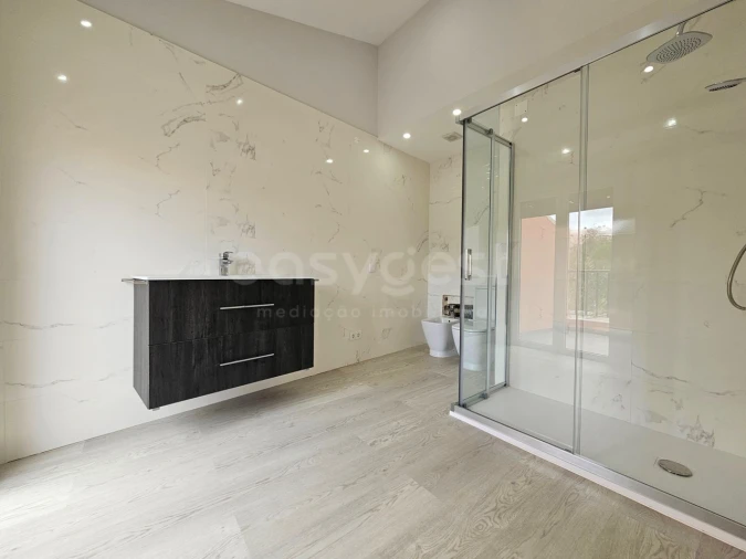 Apartamento T3 para Venda em Estômbar e Parchal Foto 28