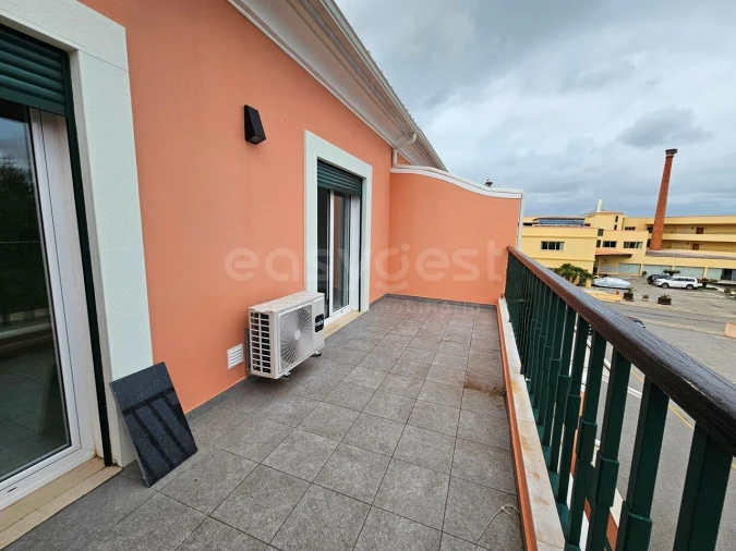 Apartamento T3 para Venda em Estômbar e Parchal Foto 32