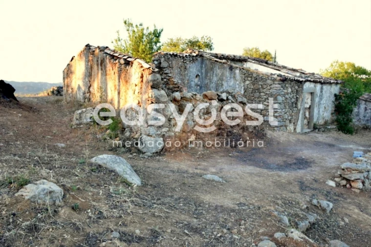 Moradia T4 para Venda em Santa Catarina da Fonte do Bispo Foto 2