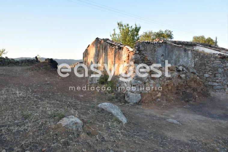 Moradia T4 para Venda em Santa Catarina da Fonte do Bispo Foto 9