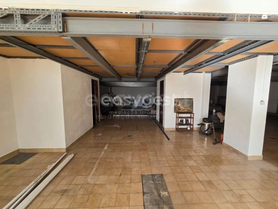 Armazém para Venda em Charneca de Caparica e Sobreda Foto 9