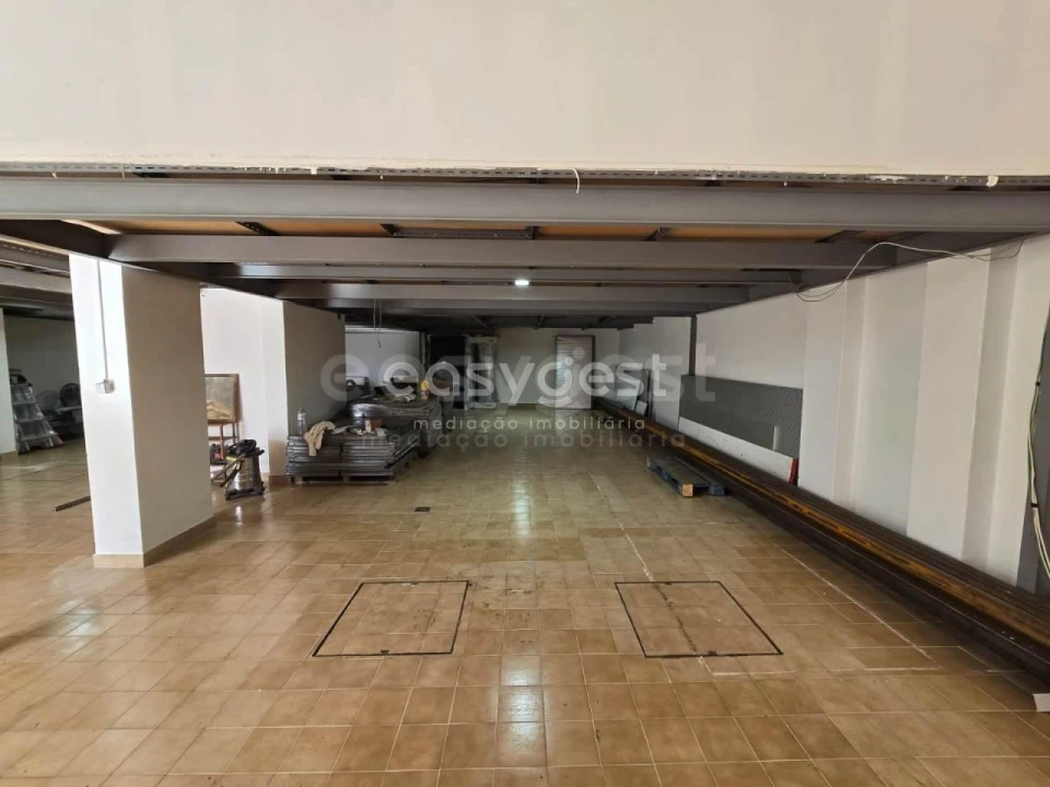 Armazém para Venda em Charneca de Caparica e Sobreda Foto 10