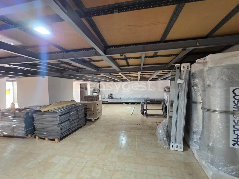 Armazém para Venda em Charneca de Caparica e Sobreda Foto 11