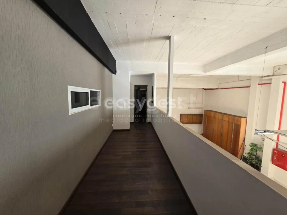 Armazém para Venda em Charneca de Caparica e Sobreda Foto 2