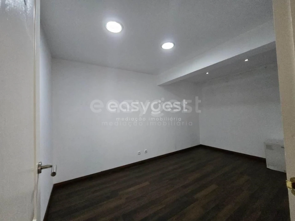 Armazém para Venda em Charneca de Caparica e Sobreda Foto 17