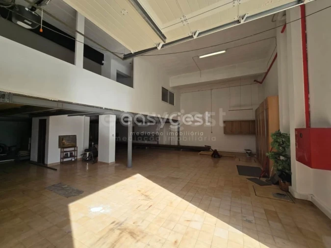 Armazém para Venda em Charneca de Caparica e Sobreda Foto 3