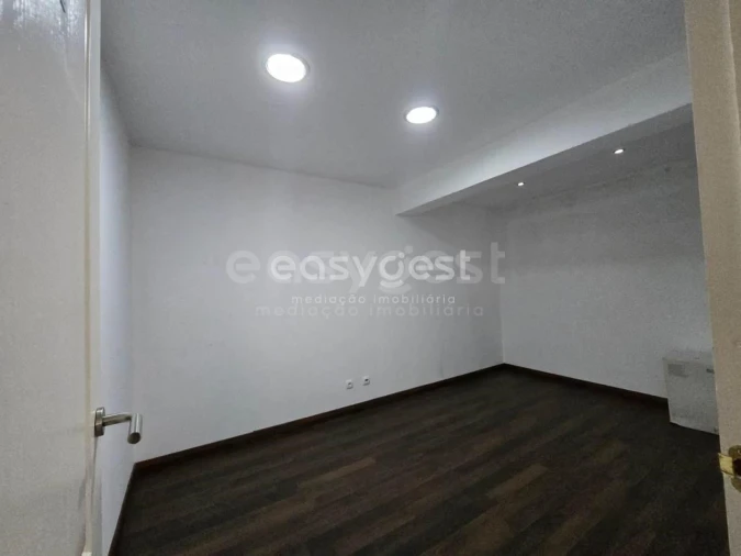 Armazém para Venda em Charneca de Caparica e Sobreda Foto 17