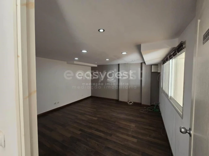 Armazém para Venda em Charneca de Caparica e Sobreda Foto 18