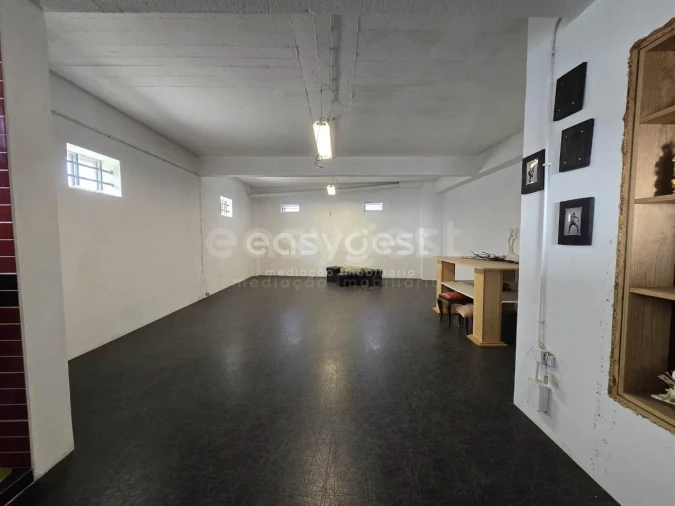 Armazém para Venda em Charneca de Caparica e Sobreda Foto 21