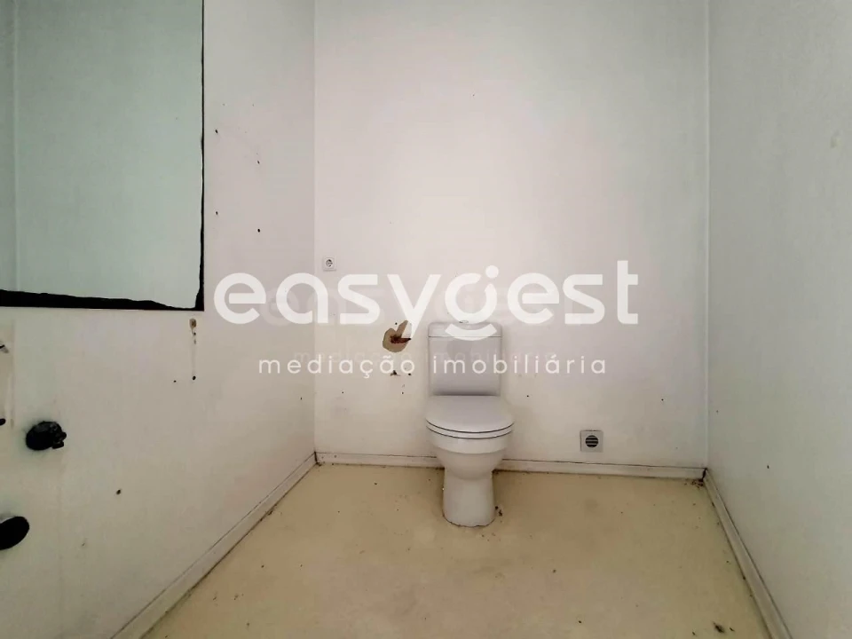 Loja para Venda em Charneca de Caparica e Sobreda Foto 9