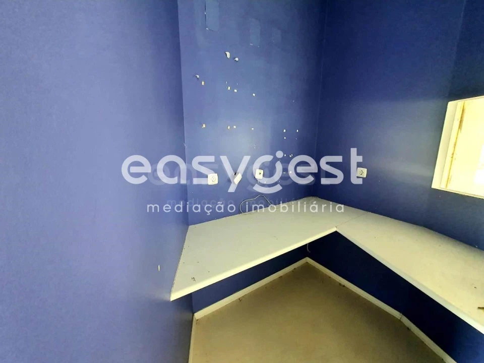 Loja para Venda em Charneca de Caparica e Sobreda Foto 10