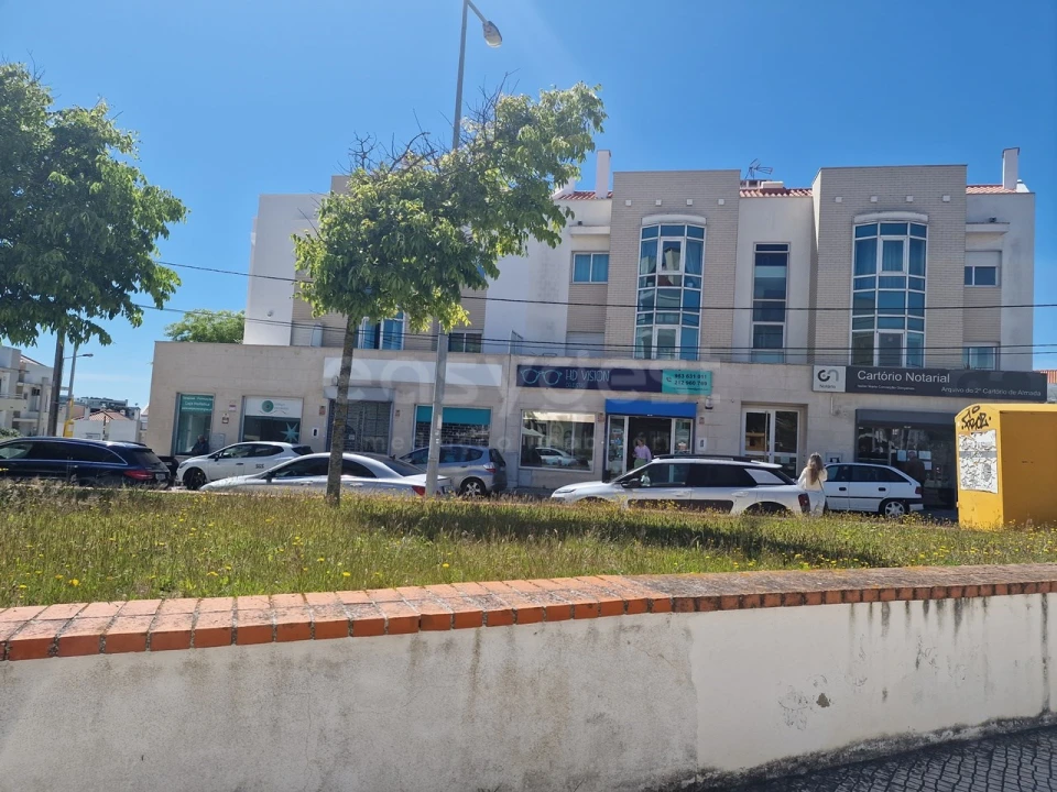 Loja para Venda em Charneca de Caparica e Sobreda Foto 15