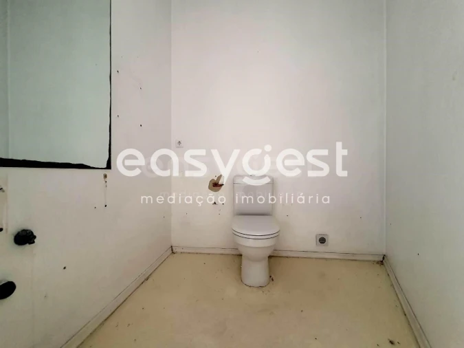 Loja para Venda em Charneca de Caparica e Sobreda Foto 9