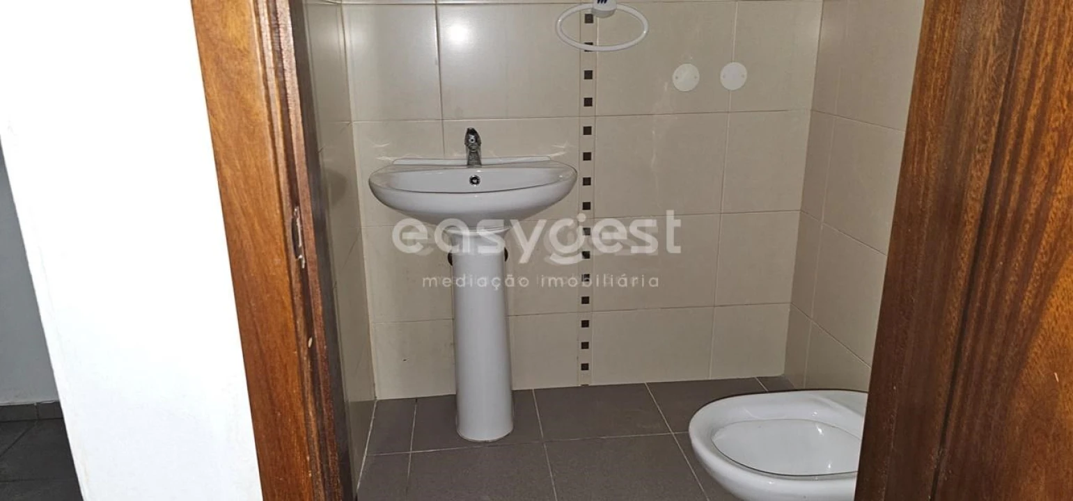 Loja para Venda em Marinha Grande Foto 25