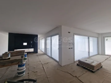 Moradia T5 para Venda em Corroios