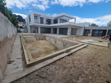 Moradia T5 para Venda em Corroios