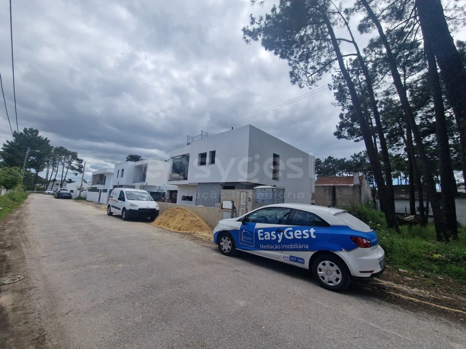 Moradia T4 para Venda em Charneca de Caparica e Sobreda Foto 1