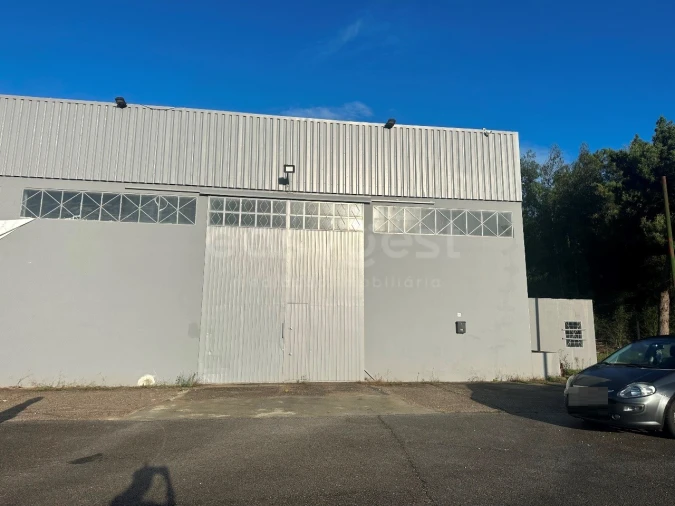 Armazém para Venda em Tornada e Salir do Porto