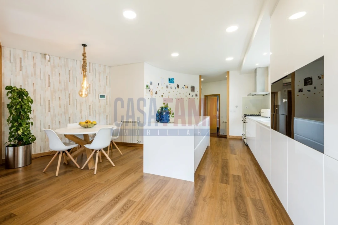 Moradia T6 para Venda em Santa Lucrécia de Algeriz e Navarra Foto 16