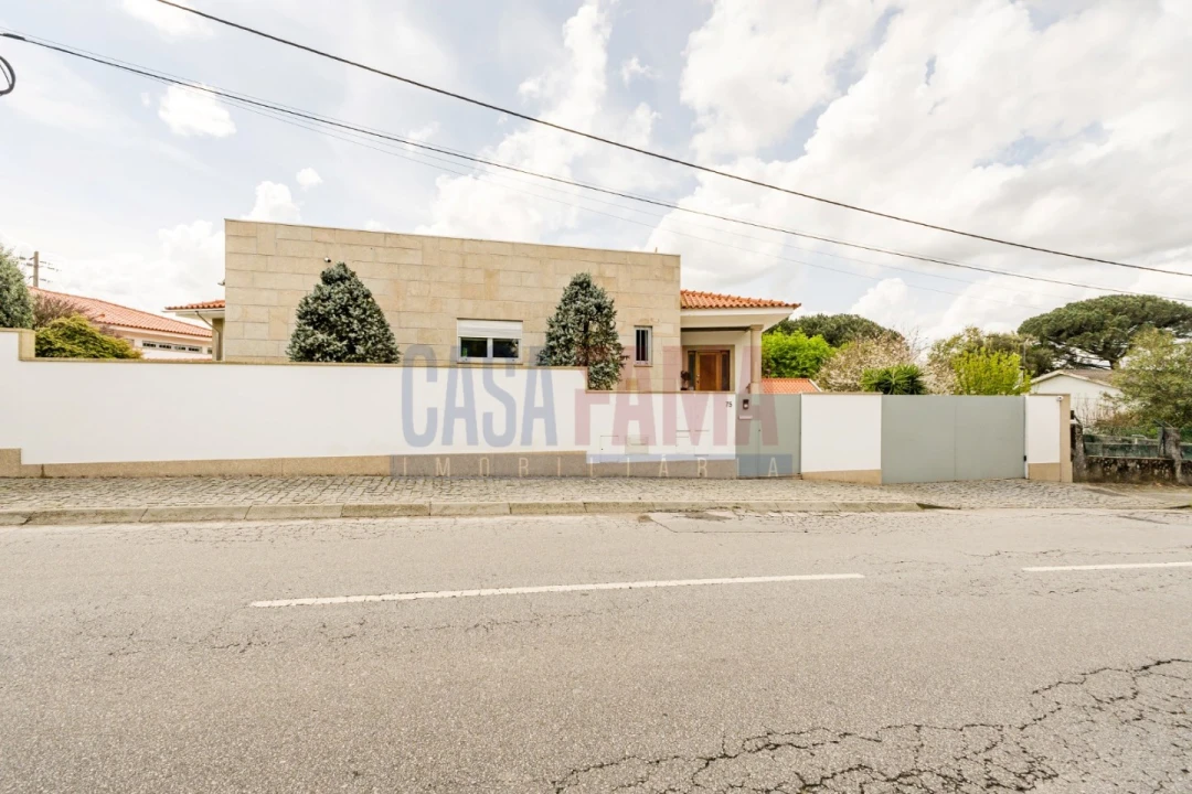 Moradia T6 para Venda em Santa Lucrécia de Algeriz e Navarra Foto 31