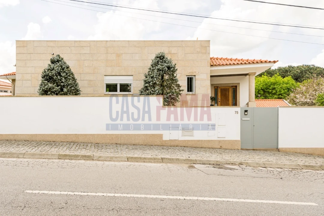 Moradia T6 para Venda em Santa Lucrécia de Algeriz e Navarra Foto 32