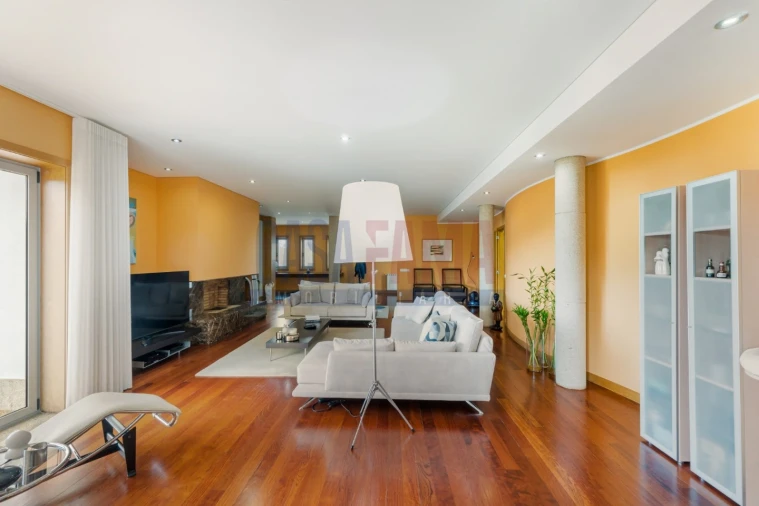 Moradia T6 para Venda em Santa Lucrécia de Algeriz e Navarra Foto 8