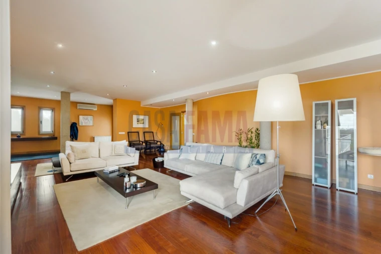 Moradia T6 para Venda em Santa Lucrécia de Algeriz e Navarra Foto 9