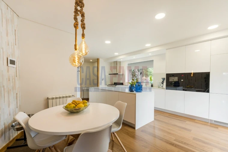 Moradia T6 para Venda em Santa Lucrécia de Algeriz e Navarra Foto 13