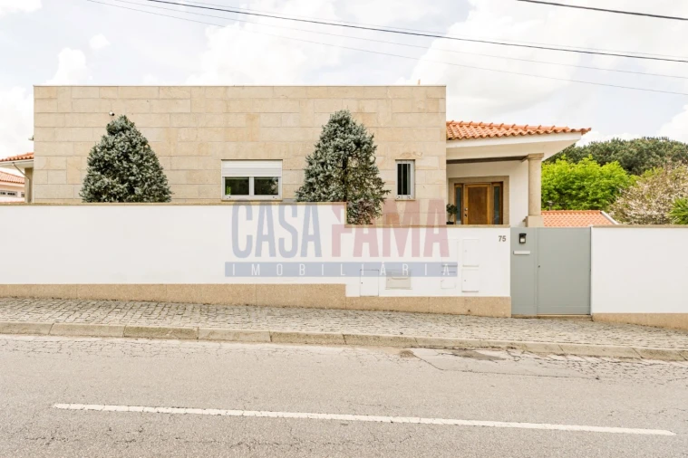 Moradia T6 para Venda em Santa Lucrécia de Algeriz e Navarra Foto 32