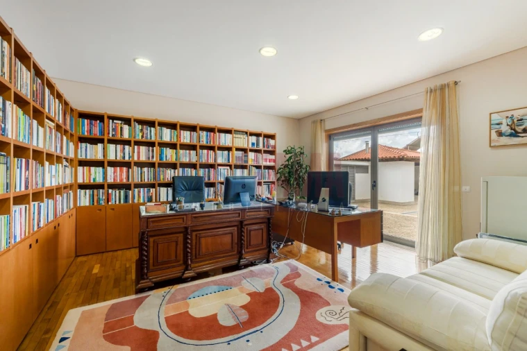 Moradia T6 para Venda em Santa Lucrécia de Algeriz e Navarra Foto 39