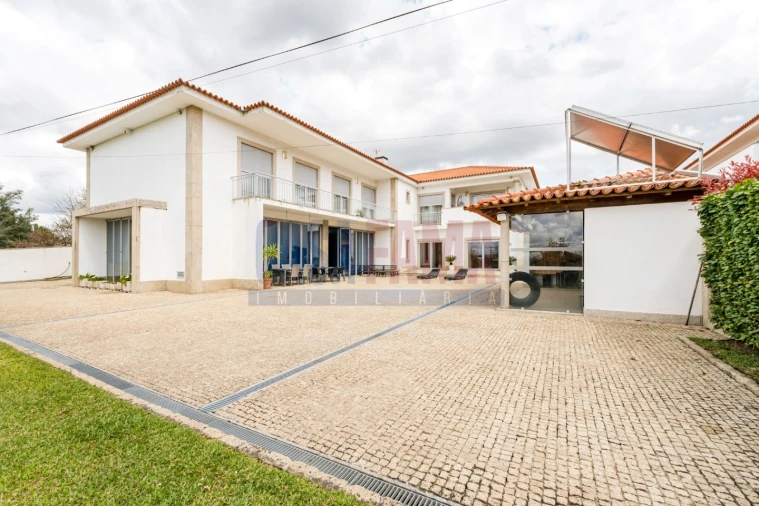 Moradia T6 para Venda em Santa Lucrécia de Algeriz e Navarra Foto 49