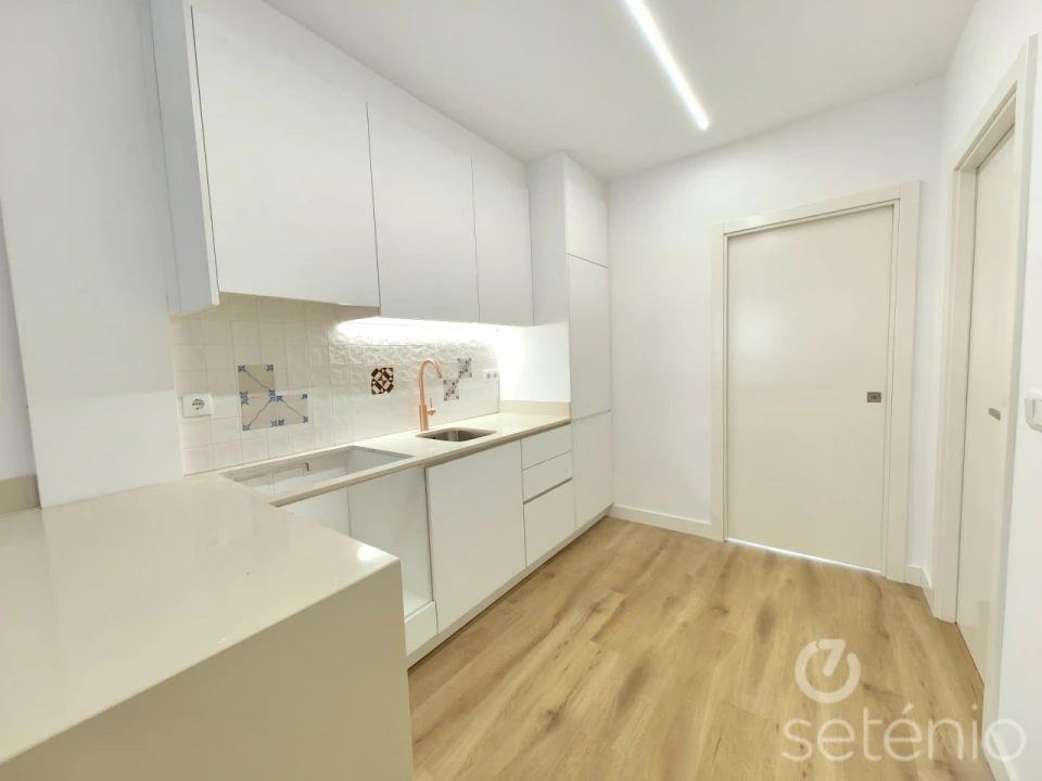 Apartamento T1 para Venda em Santo António Foto 2