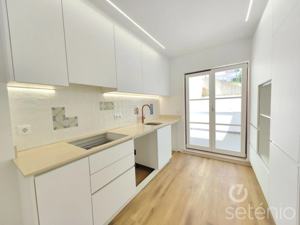 Apartamento T2 para Venda em Santo António Foto 6