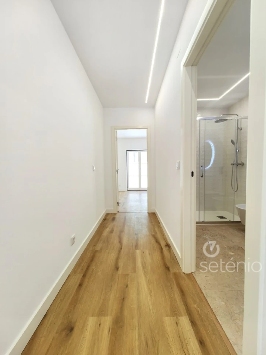 Apartamento T2 para Venda em Santo António Foto 17