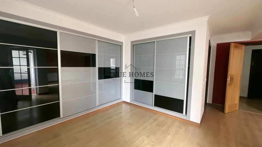 Moradia T4 para Venda em Santo Antonio da Charneca Foto 28