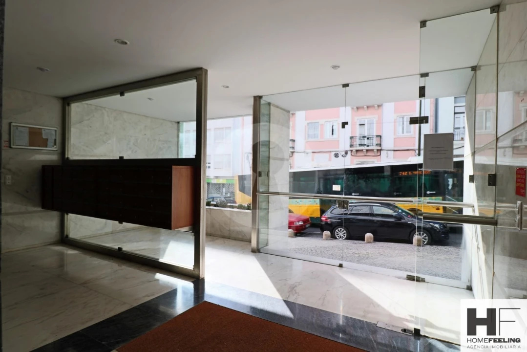 Apartamento T2 para Arrendamento em Campolide Foto 4