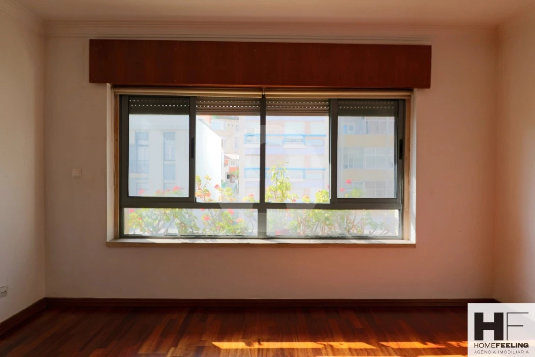 Apartamento T2 para Arrendamento em Campolide Foto 5